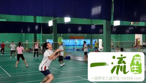 打完羽毛球手抖是怎么回事?