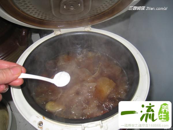 秋冬中医食疗：罗汉果银耳瘦肉汤