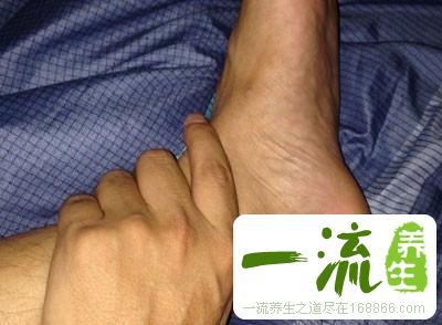 脚底按摩可以减肥吗 推荐五个按摩脚底瘦身法