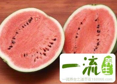 夏季吃西瓜胖妞速变瘦身大美女