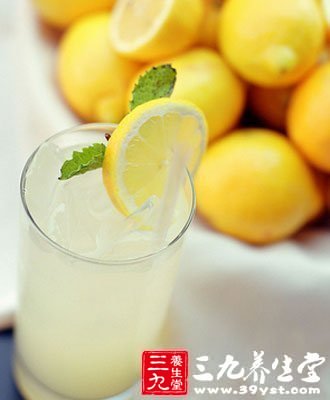 吃什么可以排毒 红豆柠檬夏天身体清洁剂