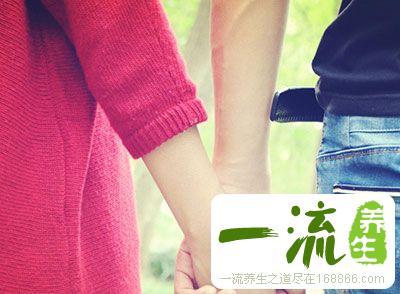 男友自称是富二代却靠富婆救济