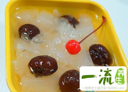银耳莲子百合红枣汤