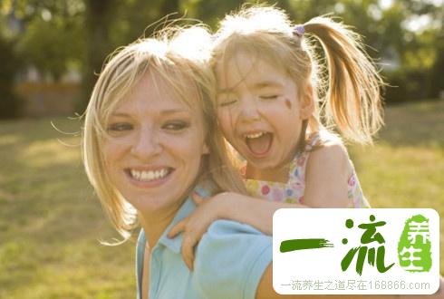 天热泳池中易感染红眼病 宝宝红眼病四方面护理