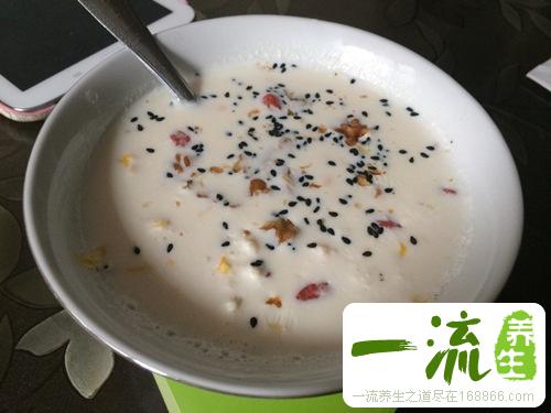 牛奶鸡蛋醪糟的做法