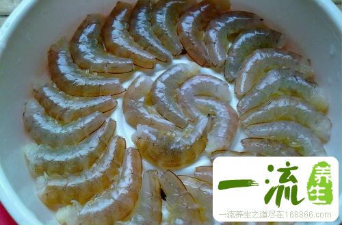 如何挑虾线