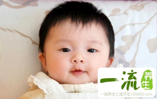 宝宝翻白眼