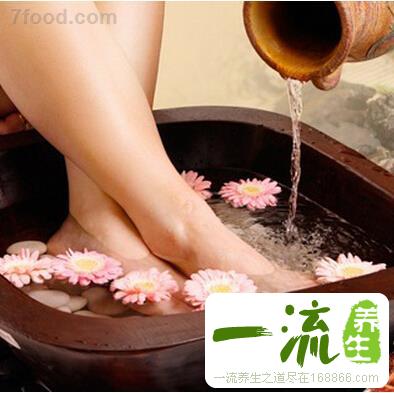 热水泡脚赛吃人参 一起看看如何泡脚才养生