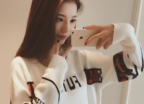 肩宽的女生适合什么发型 肩宽的女生怎么穿衣服好看