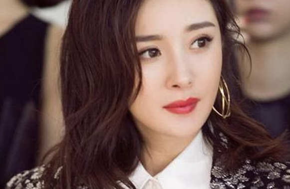 杨幂微博被怼头发开叉 头发分叉护理小窍门