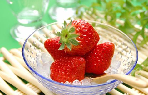 草莓冷藏可以放几天 草莓吃了有什么好处