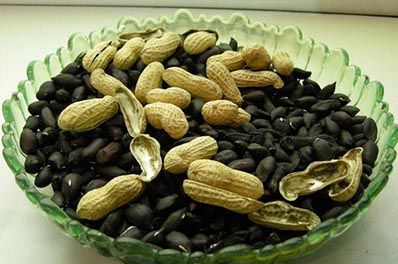 下巴长痘痘吃什么好 长痘痘不能吃什么食物
