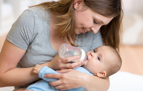 母乳放冰箱后怎么加热 母乳放冰箱能加热几次