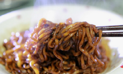 三养炸酱面怎么煮好吃 三养炸酱面食用方法