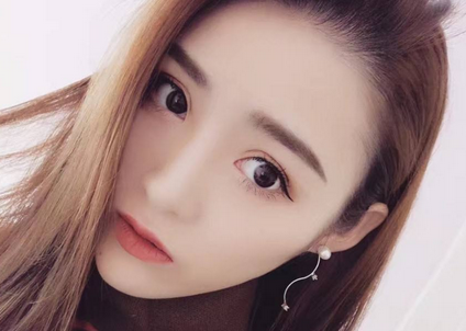 嫁接睫毛是粘在睫毛什么位置 嫁接睫毛接多少根好看