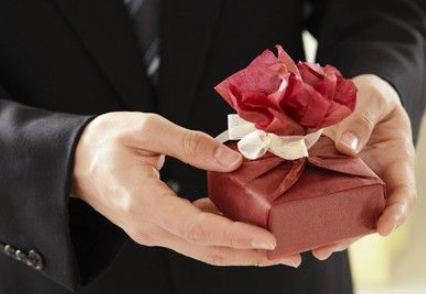 送客户什么礼品好不要太贵重 过年送客户什么礼物最贴心