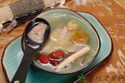 胃不好的人要少吃这13种食物 日常饮食中最伤胃的食物