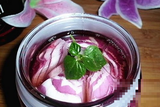 洋葱泡红酒有什么作用 洋葱泡红酒做法